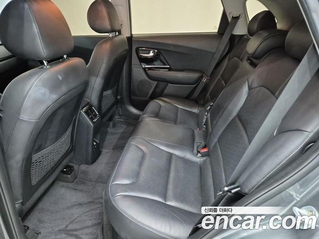 Kia Niro 2017 — photo 12
