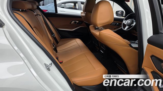 BMW 3-Series 2023 — photo 12