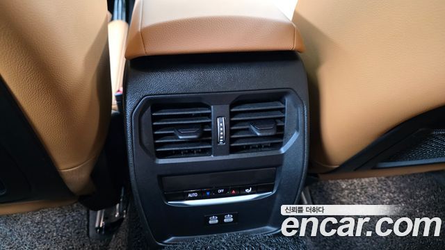 BMW 3-Series 2023 — photo 18