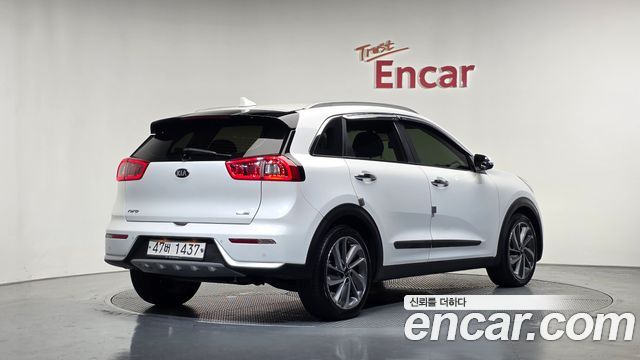 Kia Niro 2017 — photo 2