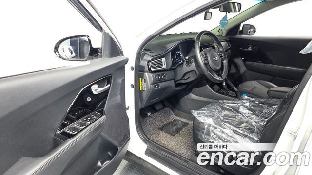 Kia Niro 2017 — photo 13
