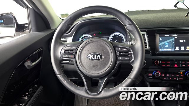 Kia Niro 2017 — photo 20