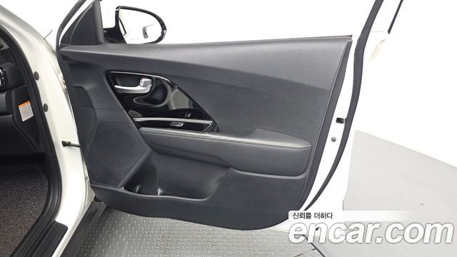 Kia Niro 2017 — photo 14