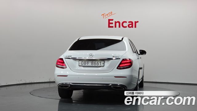 Mercedes-Benz E-Class 2018 — photo 4