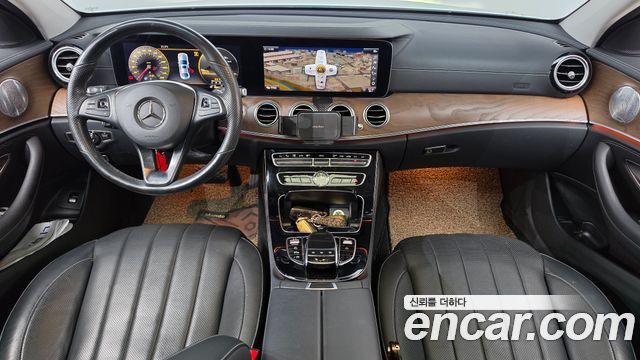 Mercedes-Benz E-Class 2018 — photo 10