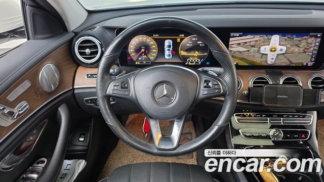 Mercedes-Benz E-Class 2018 — photo 19