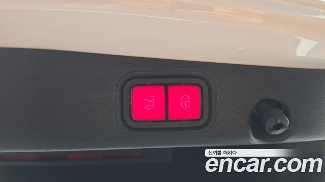 Mercedes-Benz E-Class 2018 — photo 24
