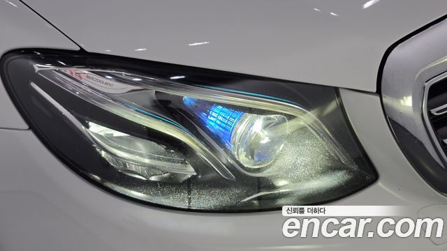 Mercedes-Benz E-Class 2018 — photo 8