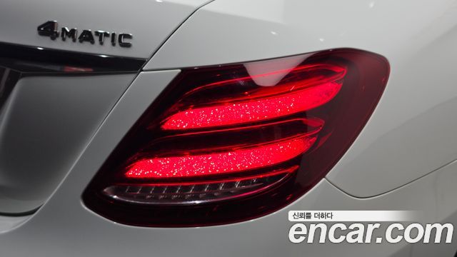 Mercedes-Benz E-Class 2018 — photo 9