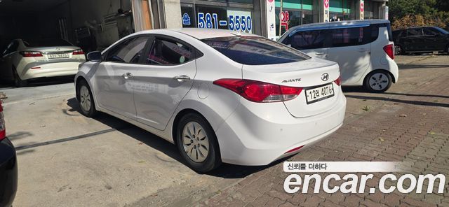Hyundai AVANTE 2013 — photo 4