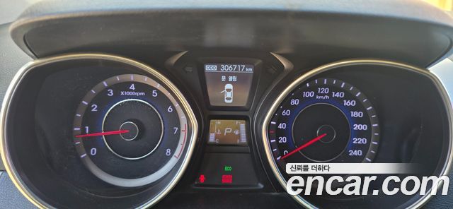 Hyundai AVANTE 2013 — photo 8