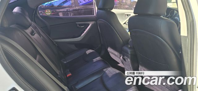 Hyundai AVANTE 2013 — photo 9