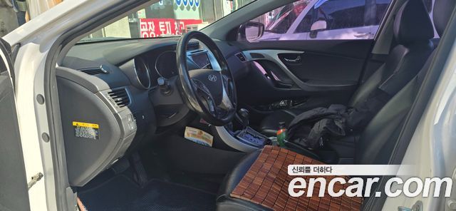 Hyundai AVANTE 2013 — photo 10