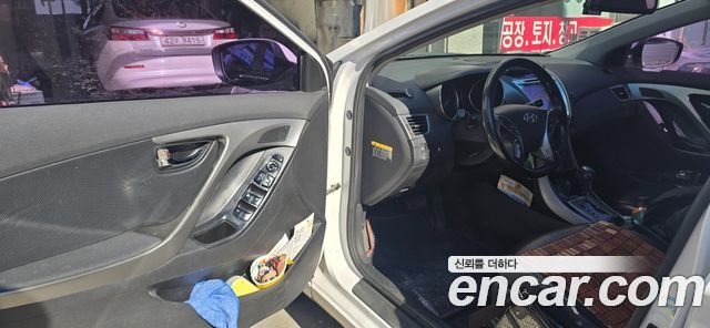 Hyundai AVANTE 2013 — photo 11