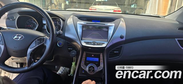 Hyundai AVANTE 2013 — photo 16