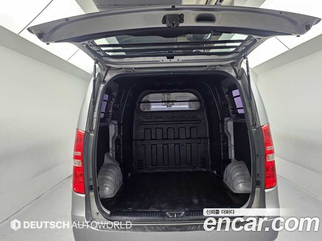 Hyundai Starex 2017 — photo 19
