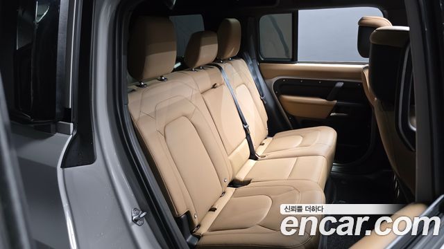 Land Rover Defender 2026 — photo 17