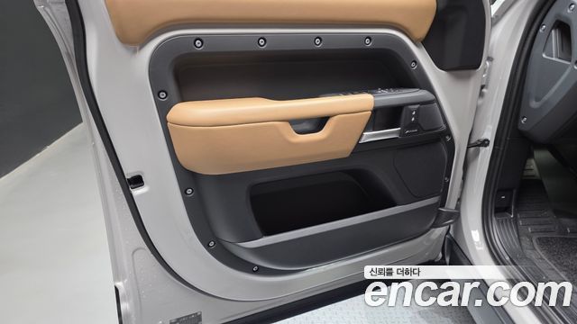 Land Rover Defender 2026 — photo 14