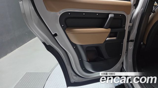 Land Rover Defender 2026 — photo 15