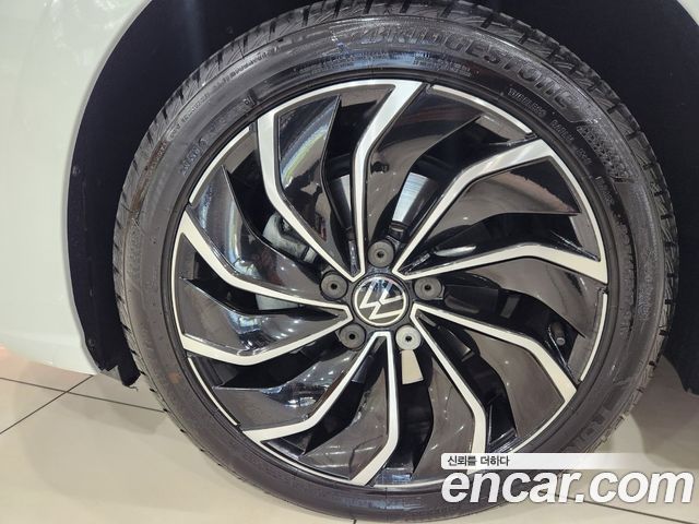 Volkswagen Golf 2023 — photo 5