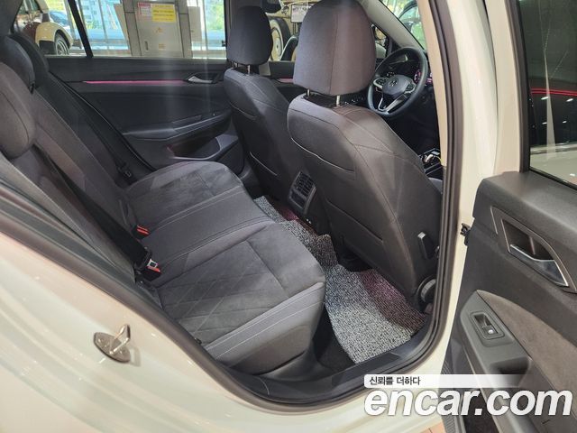 Volkswagen Golf 2023 — photo 10