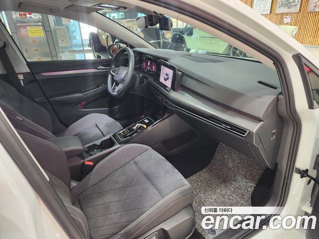 Volkswagen Golf 2023 — photo 12