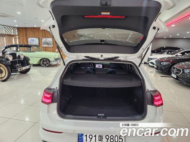 Volkswagen Golf 2023 — photo 13