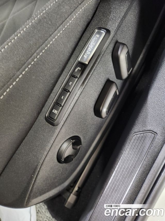 Volkswagen Golf 2023 — photo 14