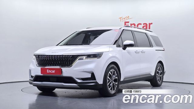 Kia Canival 2023 — photo 1
