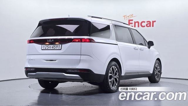 Kia Canival 2023 — photo 2