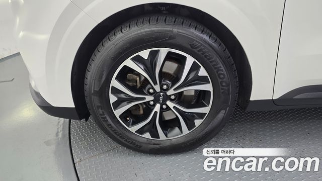 Kia Canival 2023 — photo 5