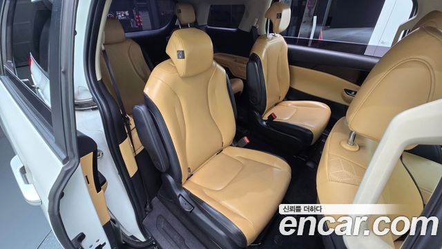 Kia Canival 2023 — photo 17