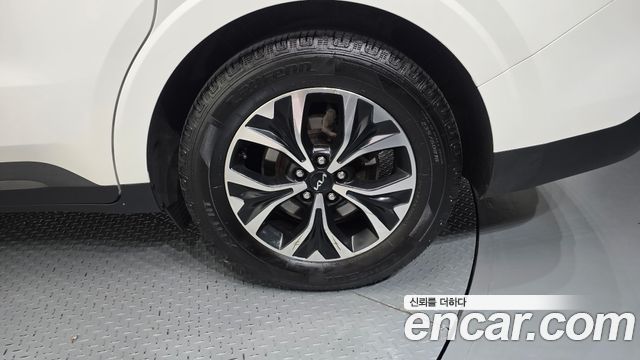 Kia Canival 2023 — photo 7