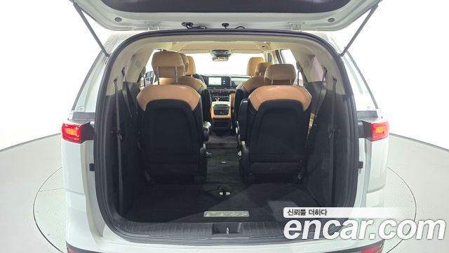 Kia Canival 2023 — photo 31