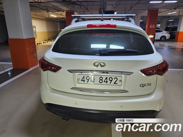 Infiniti QX70 2015 — photo 3