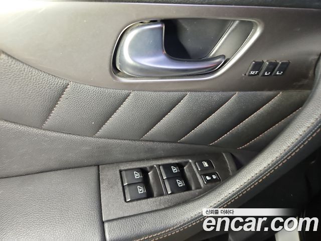 Infiniti QX70 2015 — photo 18