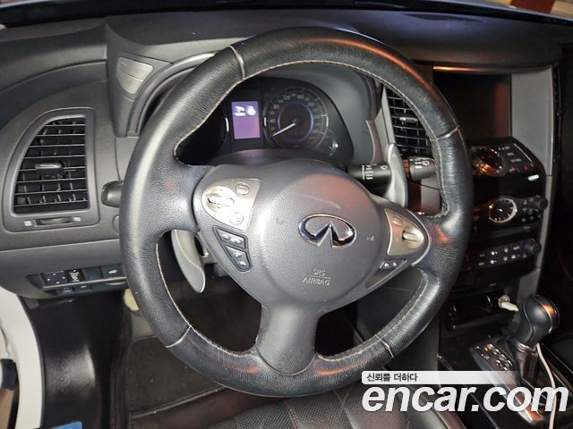 Infiniti QX70 2015 — photo 19