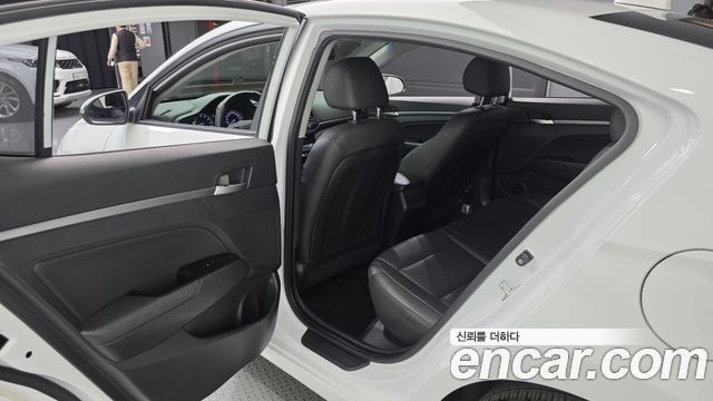 Hyundai AVANTE 2020 — photo 11