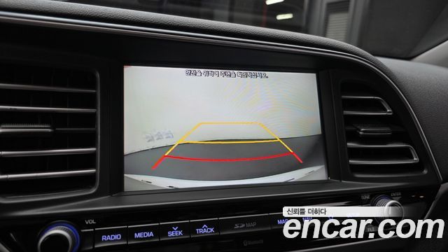 Hyundai AVANTE 2020 — photo 17