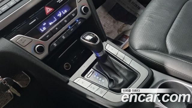 Hyundai AVANTE 2016 — photo 9