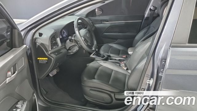 Hyundai AVANTE 2016 — photo 10