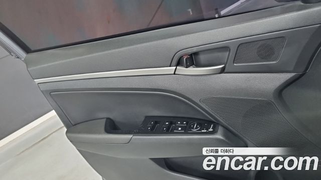 Hyundai AVANTE 2016 — photo 13