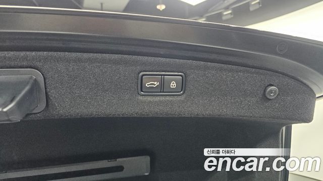 Genesis G90 2019 — photo 26