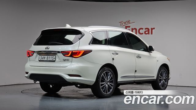 Infiniti QX60 2018 — photo 2
