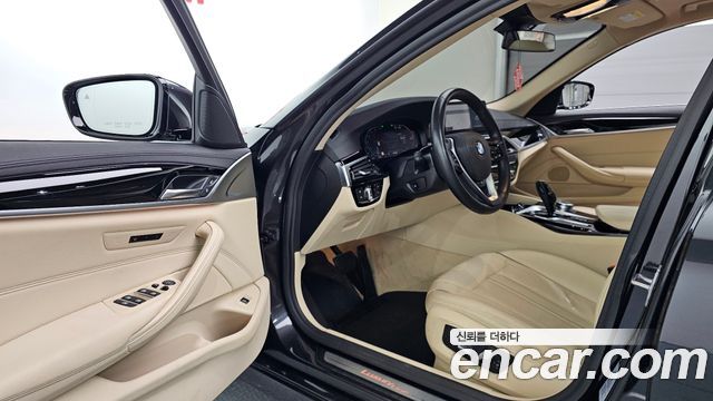 BMW 5-Series 2020 — photo 13