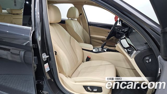 BMW 5-Series 2020 — photo 17