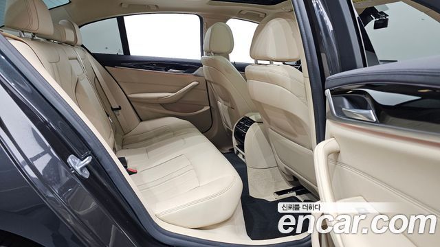 BMW 5-Series 2020 — photo 18