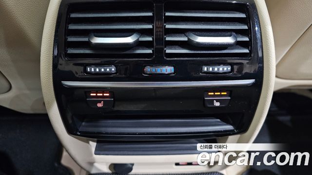 BMW 5-Series 2020 — photo 25