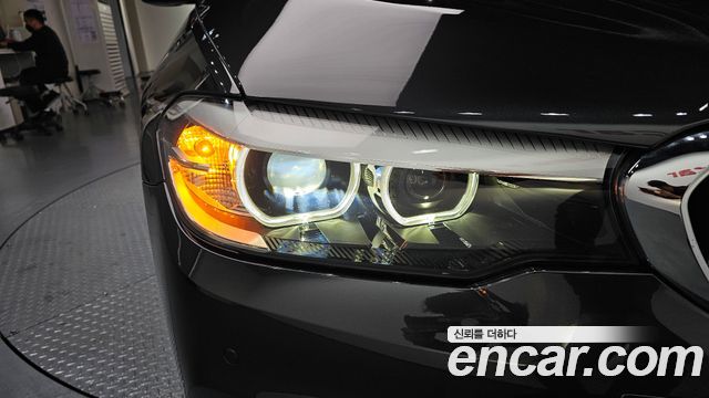 BMW 5-Series 2020 — photo 8