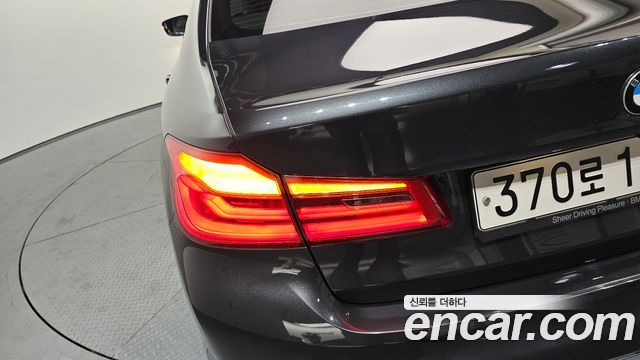 BMW 5-Series 2020 — photo 9